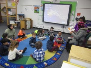 A mom reads to a class.