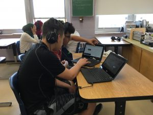 2 students working together